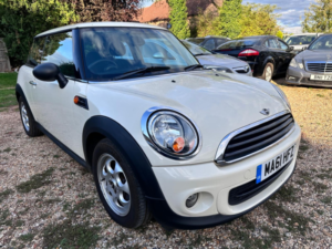 2011 MINI Hatch 1.6 First Hatch in White — image 4