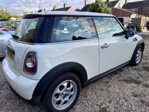 2011 MINI Hatch 1.6 First Hatch in White — image 5