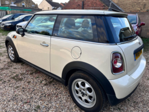 2011 MINI Hatch 1.6 First Hatch in White — image 6