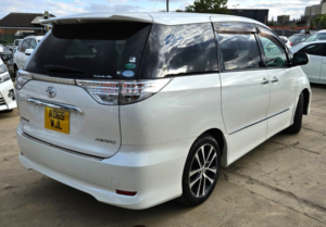 2015 Toyota Estima Aeras-2.4l Petrol - 7 Seater -Dual Sunroof- Leather Seats- Ulez/caz Pass - Free 18months Gold Warranty & 12months Breakdown in White — image 4