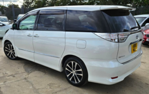 2015 Toyota Estima Aeras-2.4l Petrol - 7 Seater -Dual Sunroof- Leather Seats- Ulez/caz Pass - Free 18months Gold Warranty & 12months Breakdown in White — image 6
