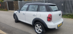 2011 MINI Countryman 1.6 Cooper Countryman in White — image 5