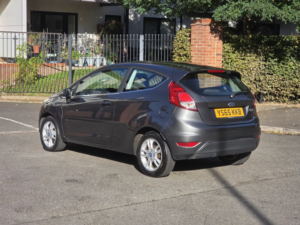 2015 Ford Fiesta 1.25 Zetec Hatchback 3dr Petrol Manual Euro 6 (82 Ps) in Grey — image 4