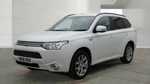 2015 Mitsubishi Outlander 2.0h 12kwh Gx3h CVT 4WD Euro 5 (s/s) 5dr in White — image 3
