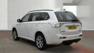 2015 Mitsubishi Outlander 2.0h 12kwh Gx3h CVT 4WD Euro 5 (s/s) 5dr in White — image 4