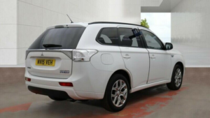 2015 Mitsubishi Outlander 2.0h 12kwh Gx3h CVT 4WD Euro 5 (s/s) 5dr in White — image 5