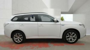 2015 Mitsubishi Outlander 2.0h 12kwh Gx3h CVT 4WD Euro 5 (s/s) 5dr in White — image 6