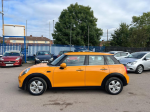 2016 MINI Hatch 1.2 One Auto Euro 6 (s/s) 5dr in Orange — image 3