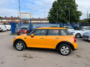 2016 MINI Hatch 1.2 One Auto Euro 6 (s/s) 5dr in Orange — image 4