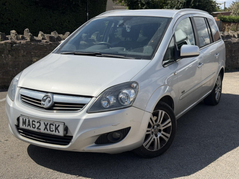 2012 Vauxhall Zafira 1.8 16v Design in Silver — image 1
