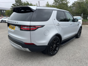 2020 Land Rover Discovery 3.0 Sd V6 Hse in Silver — image 6