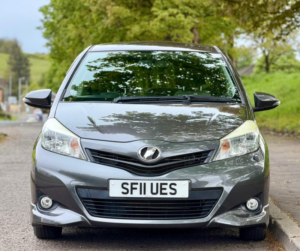 2011 Toyota Yaris 1.33 Hatchback 5dr Petrol Auto S/s in Grey — image 5