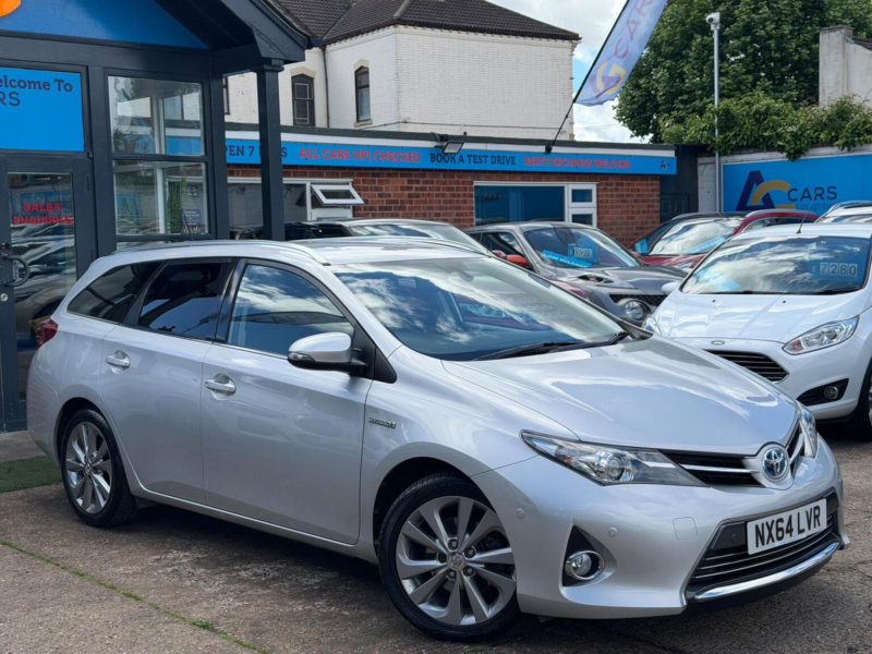 2014 Toyota Auris 1.8 Vvt-H Excel Touring Sports CVT Euro 5 (s/s) 5dr in Silver — image 1