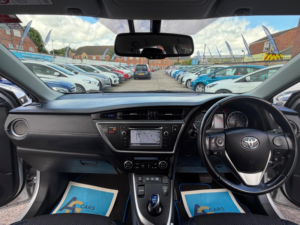 2014 Toyota Auris 1.8 Vvt-H Excel Touring Sports CVT Euro 5 (s/s) 5dr in Silver — image 2