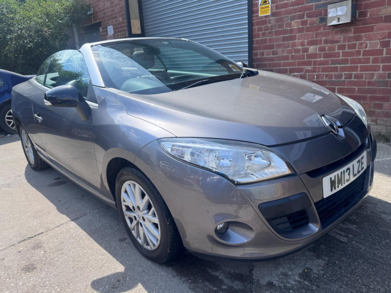 2013 Renault Megane 1.6 Dci Dynamique Tomtom Euro 5 (s/s) 2dr in Grey — image 1