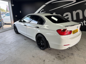2012 BMW 3 Series 2.0 320d Modern Auto Euro 5 (s/s) 4dr in White — image 3
