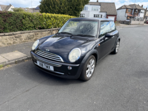 2004 MINI Hatch 1.6 Cooper Hatch in Black — image 2