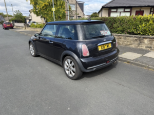 2004 MINI Hatch 1.6 Cooper Hatch in Black — image 5