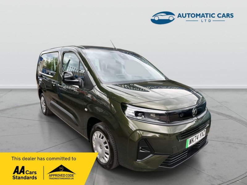 2025 Vauxhall Combo Life Design Xl in Green — image 1