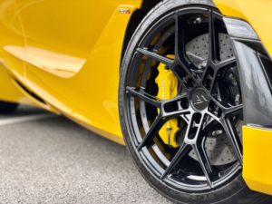 2018 Mclaren 720s 4.0 T V8 in Yellow — image 4