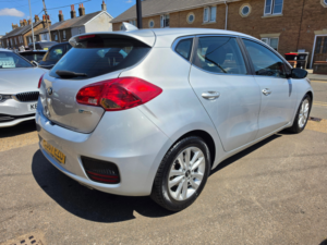 2018 Kia Ceed 1.6 Crdi 2 Hatchback 5dr Diesel Manual Euro 6 (s/s) (134 Bhp) in Silver — image 4