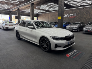 2019 BMW 3 Series 2.0 320d Se Saloon in White — image 6