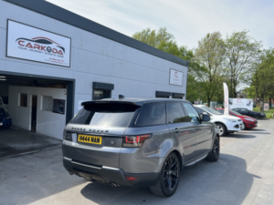 2017 Land Rover Range Rover Sport 3.0 Sd V6 Hse in Grey — image 2