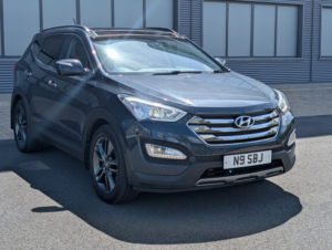 2013 Hyundai Santa Fe Crdi Premium Se in Blue — image 4