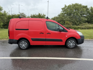 2015 Peugeot Partner 1.6 Hdi 750 Se in Red — image 2