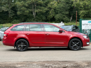 2014 Skoda Octavia 2.0 Tdi Elegance Estate 5dr Diesel Manual 4WD Euro 5 (s/s) (150 Ps) in Red — image 4