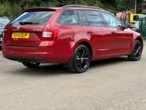 2014 Skoda Octavia 2.0 Tdi Elegance Estate 5dr Diesel Manual 4WD Euro 5 (s/s) (150 Ps) in Red — image 5