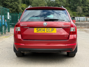 2014 Skoda Octavia 2.0 Tdi Elegance Estate 5dr Diesel Manual 4WD Euro 5 (s/s) (150 Ps) in Red — image 6