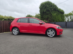 2017 Volkswagen Golf 1.6 Tdi Bluemotion Tech Se Nav in Red — image 3