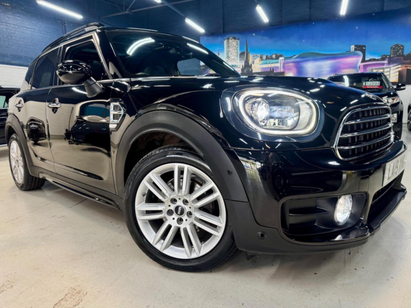 2019 MINI Countryman 1.5 Cooper Exclusive Steptronic Euro 6 (s/s) 5dr in Black — image 1
