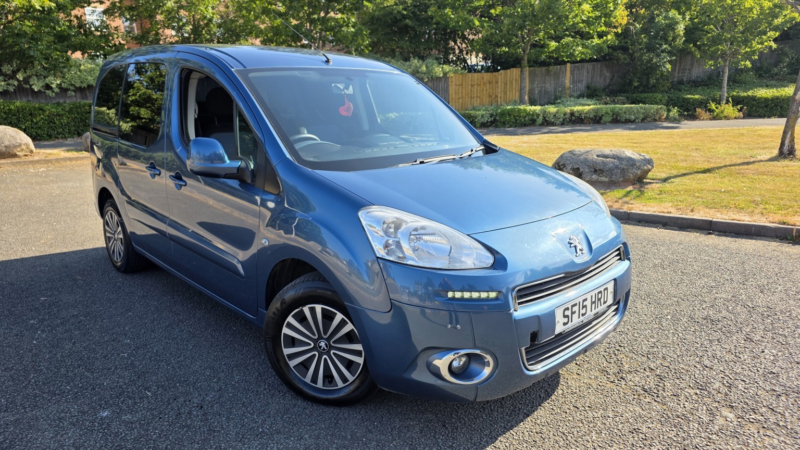 2015 Peugeot Partner Tepee 1.6 Hdi Tepee S in Blue — image 1