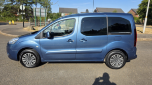 2015 Peugeot Partner Tepee 1.6 Hdi Tepee S in Blue — image 4