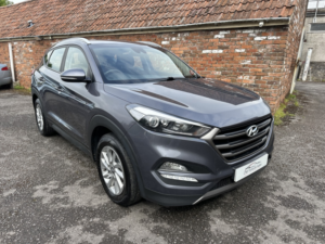 2016 Hyundai Tucson 2.0 Tucson Se Nav 2.0 D 136ps 4WD A/t+fss in Grey — image 2