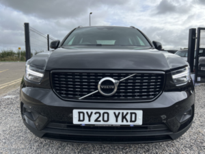 2020 Volvo Xc40 1.5 R-Design T3 Fwd in Black — image 2