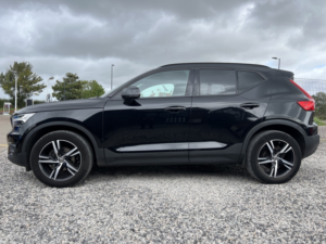 2020 Volvo Xc40 1.5 R-Design T3 Fwd in Black — image 4