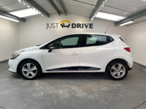 2015 Renault Clio 1.2 16v Dynamique Nav Hatchback 5dr Petrol Manual Euro 6 (75 Ps) in White — image 2