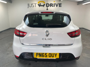 2015 Renault Clio 1.2 16v Dynamique Nav Hatchback 5dr Petrol Manual Euro 6 (75 Ps) in White — image 4