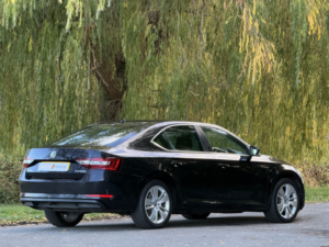 2017 Skoda Superb 2.0 Tdi Se L Executive in Black — image 5