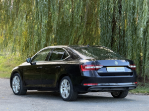 2017 Skoda Superb 2.0 Tdi Se L Executive in Black — image 6
