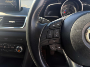 2015 Mazda Mazda3 2.0 Skyactiv-G Sport Nav Euro 6 (s/s) 5dr in Grey — image 5