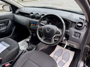 2018 Dacia Duster 1.6 Comfort Sce 115 4x2 My18 in Black — image 5
