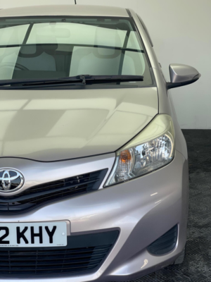 2012 Toyota Yaris 1.33 Dual Vvt-I Tr Multidrive S Euro 5 5dr in Pink — image 5