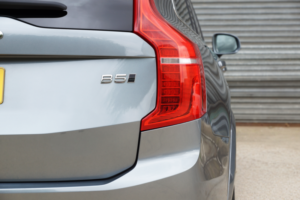 2019 Volvo Xc90 2.0 Momentum B5 Diesel AWD in Grey — image 6