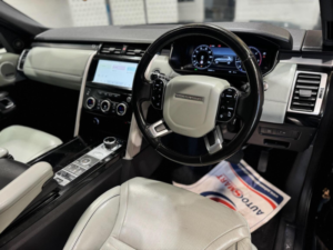2019 Land Rover Discovery 2.0 Sd4 Hse Luxury Auto 4WD Euro 6 (s/s) 5dr in Black — image 2
