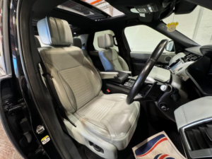 2019 Land Rover Discovery 2.0 Sd4 Hse Luxury Auto 4WD Euro 6 (s/s) 5dr in Black — image 3