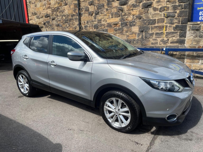2014 Nissan Qashqai 1.6 Dci Acenta Premium 4WD Euro 5 (s/s) 5dr in Silver — image 1